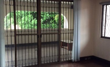 Well secured bungalow with no traffic noice but near transportation.