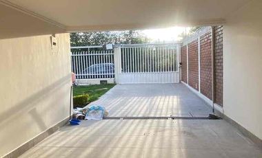 casa en venta dentro de urbanización Challuabamba