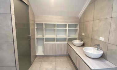 casa en venta dentro de urbanización Challuabamba