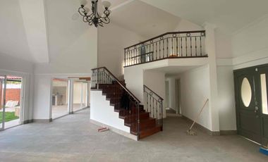 casa en venta dentro de urbanización Challuabamba