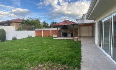 casa en venta dentro de urbanización Challuabamba