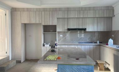 casa en venta dentro de urbanización Challuabamba