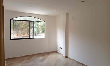 En Alquiler Casa esquinera de 5 habitaciones en Portal al Sol, km 11. vía a la Costa!