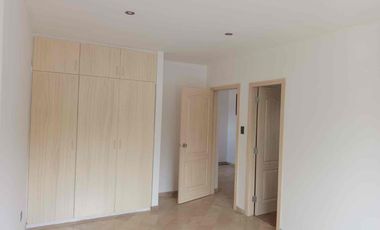 En Alquiler Casa esquinera de 5 habitaciones en Portal al Sol, km 11. vía a la Costa!