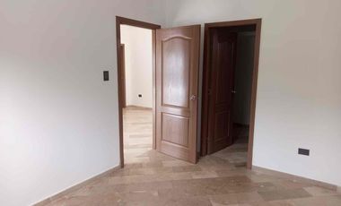 En Alquiler Casa esquinera de 5 habitaciones en Portal al Sol, km 11. vía a la Costa!