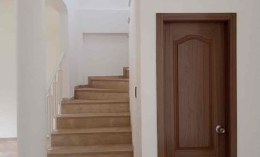 En Alquiler Casa esquinera de 5 habitaciones en Portal al Sol, km 11. vía a la Costa!