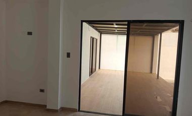 En Alquiler Casa esquinera de 5 habitaciones en Portal al Sol, km 11. vía a la Costa!