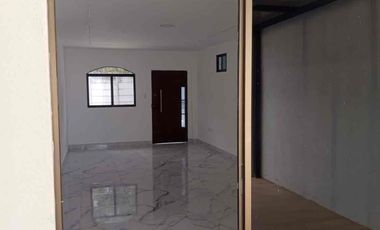 En Alquiler Casa esquinera de 5 habitaciones en Portal al Sol, km 11. vía a la Costa!