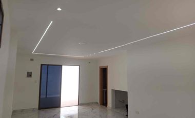 En Alquiler Casa esquinera de 5 habitaciones en Portal al Sol, km 11. vía a la Costa!