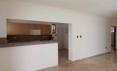 En Alquiler Casa esquinera de 5 habitaciones en Portal al Sol, km 11. vía a la Costa!