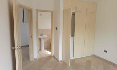 En Alquiler Casa esquinera de 5 habitaciones en Portal al Sol, km 11. vía a la Costa!