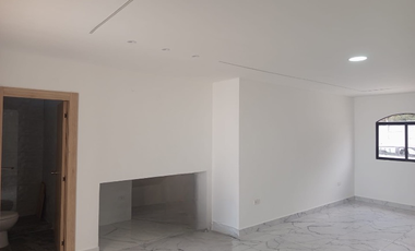 En Alquiler Casa esquinera de 5 habitaciones en Portal al Sol, km 11. vía a la Costa!