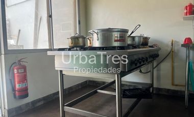 Venta de restaurante funcionando y casa sólida  equipada