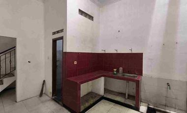 Rumah Second 2 Lt di Sumber Banjarsari Solo Dekat ke Manahan