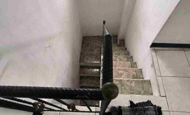 Rumah Second 2 Lt di Sumber Banjarsari Solo Dekat ke Manahan