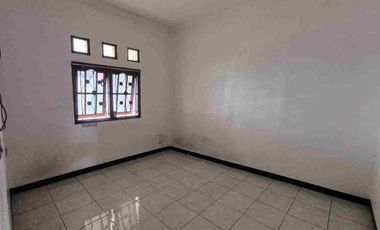 Rumah Second 2 Lt di Sumber Banjarsari Solo Dekat ke Manahan