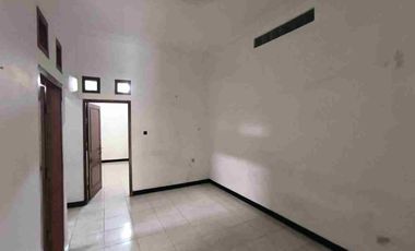 Rumah Second 2 Lt di Sumber Banjarsari Solo Dekat ke Manahan