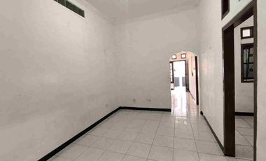 Rumah Second 2 Lt di Sumber Banjarsari Solo Dekat ke Manahan