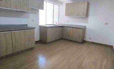 Alquiler amplio departamento en Santiago de Surco limite con Miraflores .