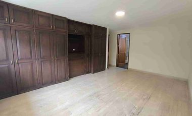 Alquiler amplio departamento en Santiago de Surco limite con Miraflores .