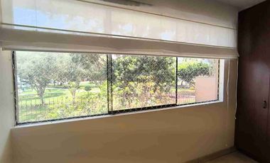 Alquiler amplio departamento en Santiago de Surco limite con Miraflores .