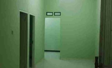 DIJUAL RUMAH OVER KREDIT HADAP JALAN UTAMA, BAGUS BUAT USAHA, BELAKANG BCM, FULL RENOV DEPAN BELAKANG