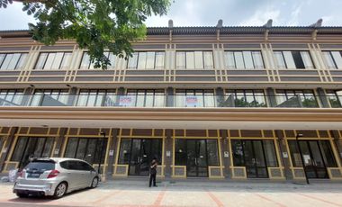 Ruko Korean Town Hadap Jalan Raya Green Lake City Bisa Sewa Gandeng