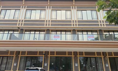 Ruko Korean Town Hadap Jalan Raya Green Lake City Bisa Sewa Gandeng