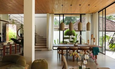 4-Bedroom Villa with Modern Tropical Luxury in Cepaka