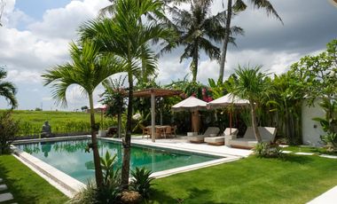 4-Bedroom Villa with Modern Tropical Luxury in Cepaka