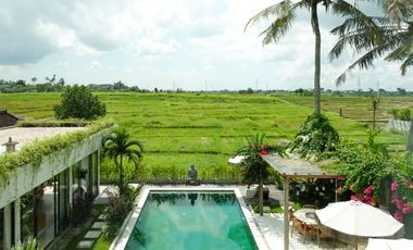 4-Bedroom Villa with Modern Tropical Luxury in Cepaka