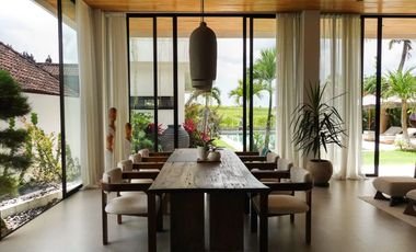 4-Bedroom Villa with Modern Tropical Luxury in Cepaka