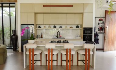 4-Bedroom Villa with Modern Tropical Luxury in Cepaka