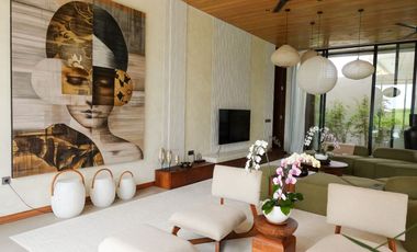 4-Bedroom Villa with Modern Tropical Luxury in Cepaka