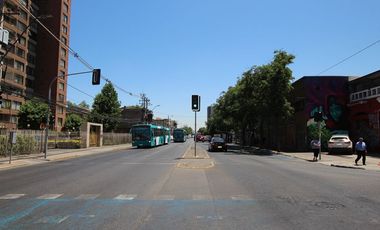 Gran Local Comercial en Calle Matucana 709. Santiago