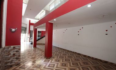 Gran Local Comercial en Calle Matucana 709. Santiago