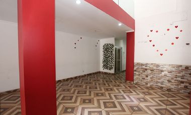 Gran Local Comercial en Calle Matucana 709. Santiago