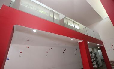 Gran Local Comercial en Calle Matucana 709. Santiago