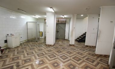 Gran Local Comercial en Calle Matucana 709. Santiago