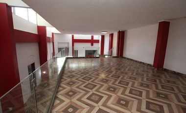 Gran Local Comercial en Calle Matucana 709. Santiago