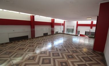 Gran Local Comercial en Calle Matucana 709. Santiago