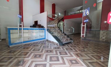 Estupendo Local Comercial en Calle Matucana esquina Rosas