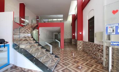 Estupendo Local Comercial en Calle Matucana esquina Rosas