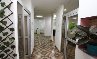 Estupendo Local Comercial en Calle Matucana esquina Rosas