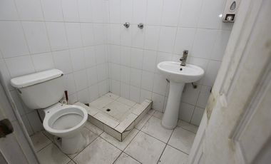 Estupendo Local Comercial en Calle Matucana esquina Rosas