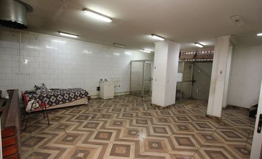 Estupendo Local Comercial en Calle Matucana esquina Rosas