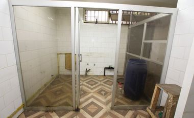 Estupendo Local Comercial en Calle Matucana esquina Rosas