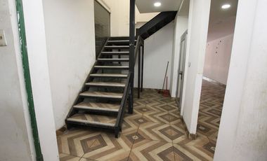 Estupendo Local Comercial en Calle Matucana esquina Rosas
