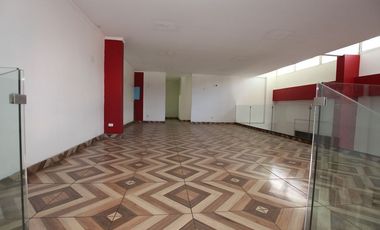 Estupendo Local Comercial en Calle Matucana esquina Rosas