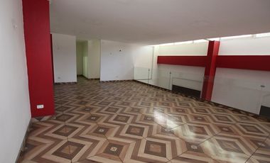 Estupendo Local Comercial en Calle Matucana esquina Rosas